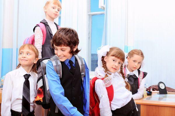 INCREDIBIL. RISCUL URIAȘ la care se expun PĂRINȚII care își lasă copiii la calculator