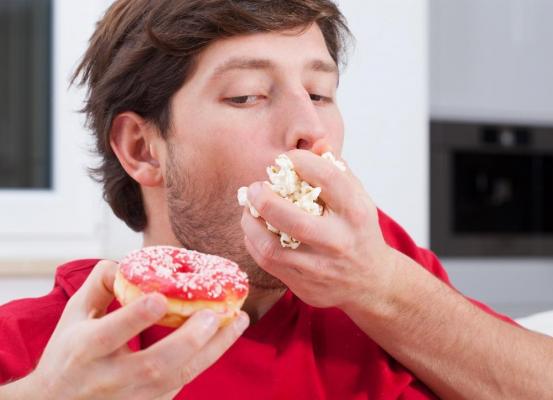 A mâncat 40 de lingurițe de zahăr pe zi, timp de 40 de zile. La final s-a fotografiat!