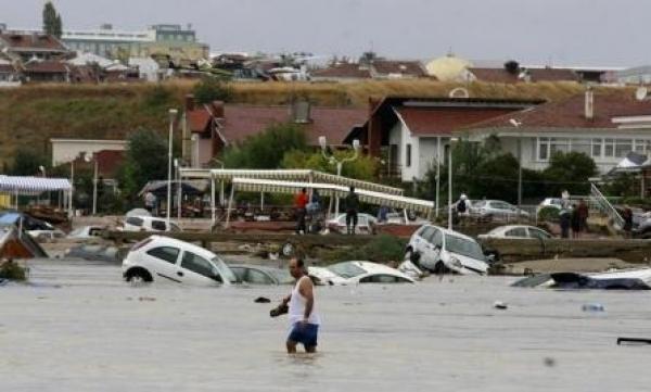 Furtuni violente în Turcia! Cinci morţi şi peste 100 de răniţi