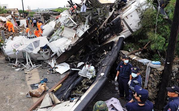 Cauze accident aviatic Taiwan: Ambele motoare ale avionului s-au oprit după decolare