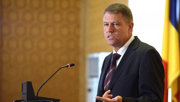 Iohannis: Solicit premierului Ponta să-l revoce pe Vâlcov din funcția de ministru de Finanțe