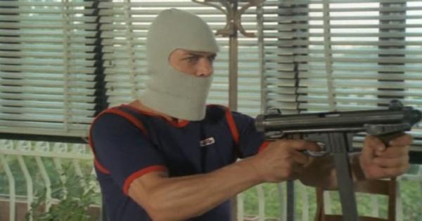 Doi români şi opt italieni, răniţi într-un jaf armat la un supermarket din Italia