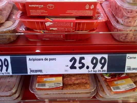 Poftiți la aripioare de... PORC!
