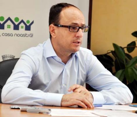 Primarul municipiului Slatina, aflat în arest la domiciliu, a fost suspendat din funcție