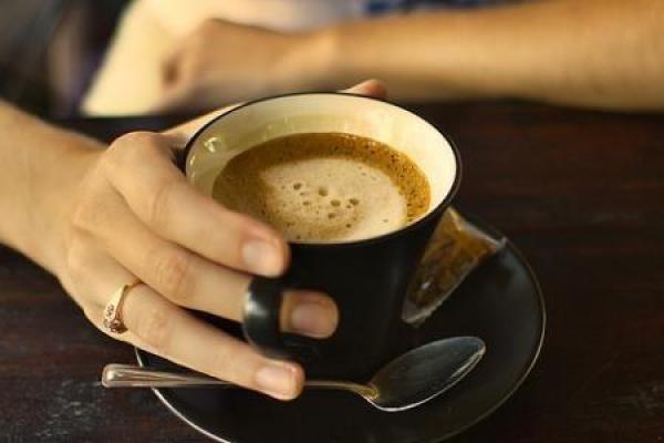 ȘOC pentru organism! Cum îți afectează sănătatea o CEAȘCĂ de CAFEA consumată pe stomacul gol