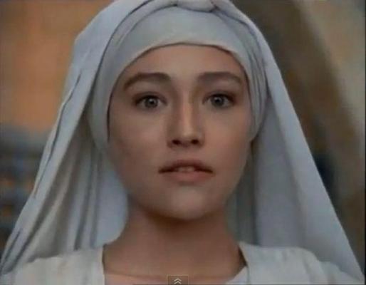 După 38 de ani! Cum arată Olivia Hussey, interpreta Fecioarei Maria din filmul Iisus din Nazaret!