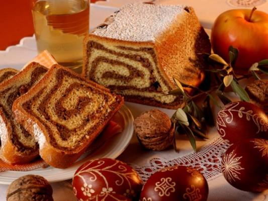 Toată lumea îl mănâncă de Paşte, dar puţini îi ştiu povestea! Istoria cozonacului