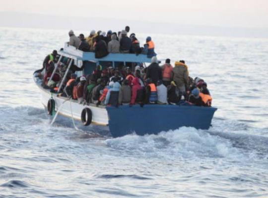 Thailanda: O ambarcațiune cu 300 de imigranți clandestini, retrimisă în largul mării