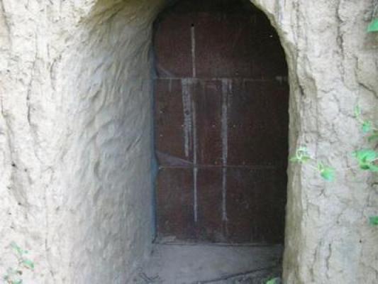 Poliţiştii au descoperit un tunel care făcea legătura între locuinţa unui gălăţean şi râul Siret