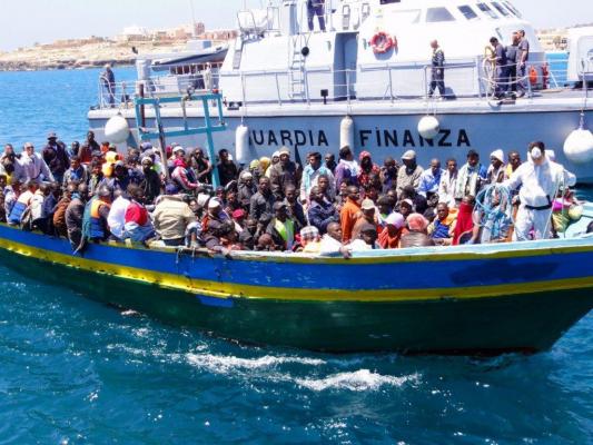 Undă verde operațiunii navale împotriva traficului de imigranți în Mediterană