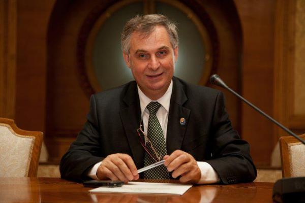 Poșta Română a distribuit felicitări electorale pentru fostul ministru Valerian Vreme