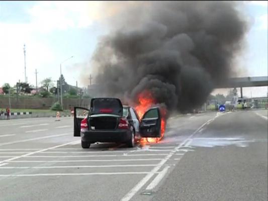 Incendiu la intrarea pe A1