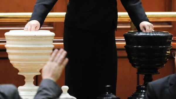 Guvernul, în fața moțiunii!