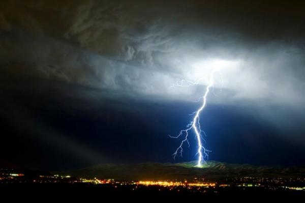 Avertismentul meteorologilor! După caniculă urmează FURTUNI