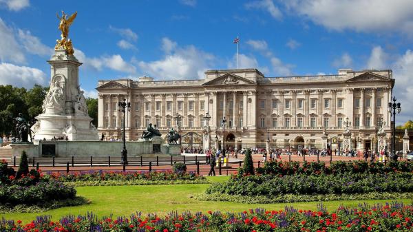 Atenţie, turişti! Palatul Buckingham ar putea fi închis temporar