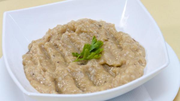 GREȘEALA pe care o fac gospodinele atunci când prepară SALATA DE VINETE