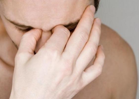 Eliberează-ți SINUSURILE în 20 de secunde cu ajutorul DEGETULUI MARE