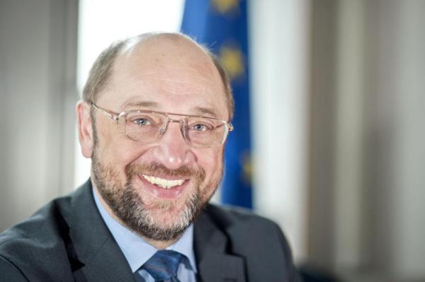 Președintele PE, Martin Schulz, se declară în favoarea rămânerii Greciei în zona euro