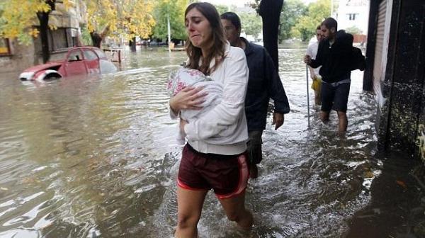 Inundații în Argentina: 6.000 de persoane în continuare evacuate