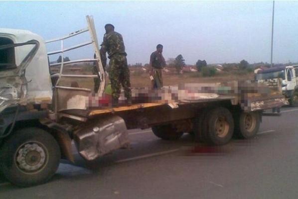 Tragedie! 38 de virgine, ucise într-un accident de maşină! Regele din Swaziland urma să aleagă una dintre ele pentru căsătorie