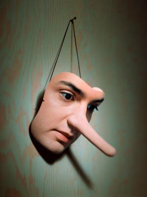 Fără să clipească! Ele sunt ZODIILE care MINT și ÎNȘALĂ fără nicio remușcare