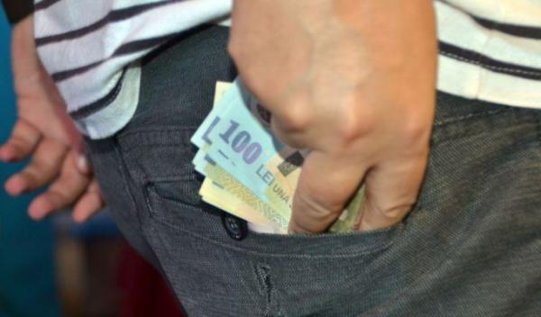 Corupție la o universitate din România: profesorii au luat mită, iar studenții se înlocuiau la susținerea examenelor