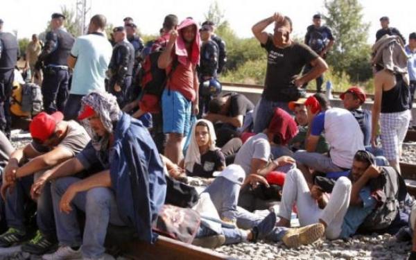 Turcia: Peste 2.000 de migranți continuă să aștepte la Edirne