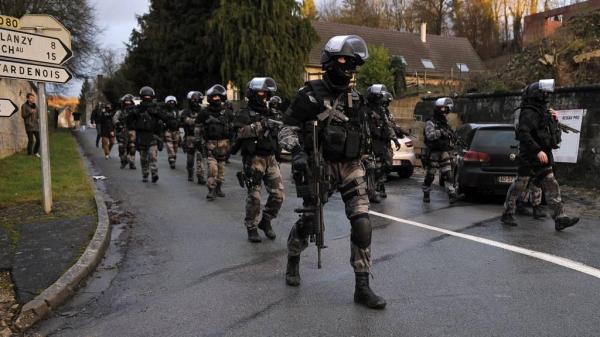 Trei locuințe utilizate de autorii atentatelor de la Paris, identificate în Belgia