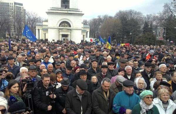 Miting de amploare în Chișinău. Mii de oameni, în stradă