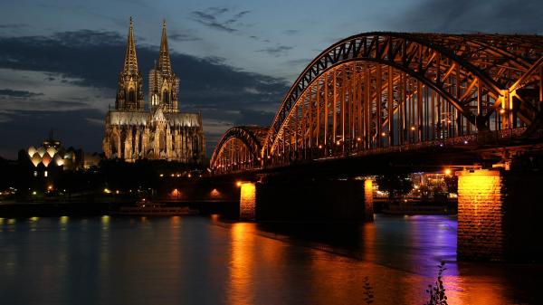 Polițiști din Koln, investigați pentru că nu au împiedicat agresiunile din noaptea de Revelion