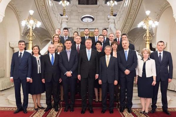 Membri ai Guvernului Cioloş au primit locuinţe RA-APPS. Doi dintre ei au o altă locuinţă în Capitală
