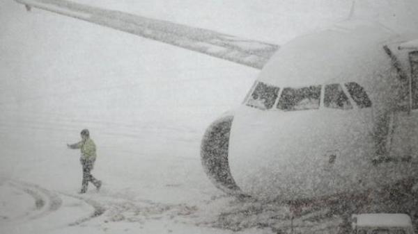 Întârzieri şi ZBORURI ANULATE pe Aeroportul Otopeni. Trei curse spre Istanbul, Moscova şi Milano nu vor mai decola