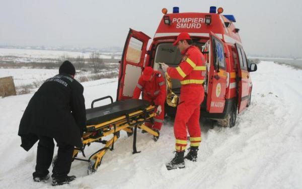 Vaslui: Tânăra cu fractură la coloană, transportată la un spital din Iași la șapte ore de la solicitare