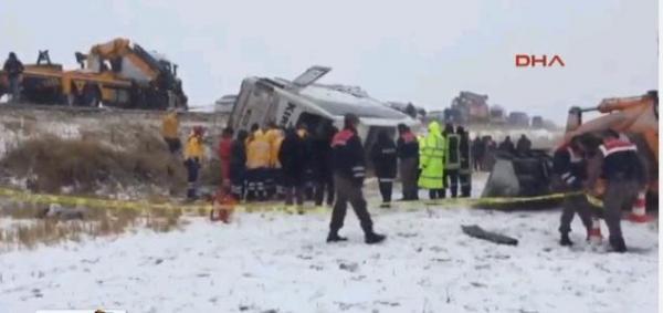 Turcia: Şapte morţi şi 20 de răniţi într-un accident de autocar