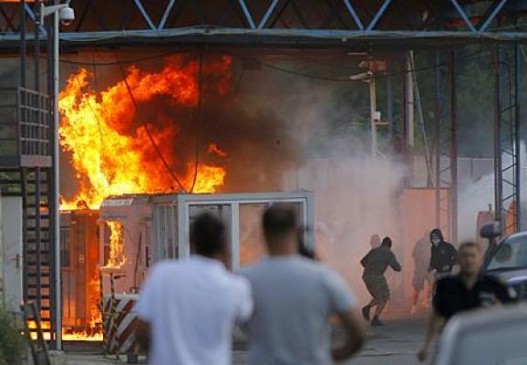Manifestații violente în Kosovo; 14 persoane au fost rănite