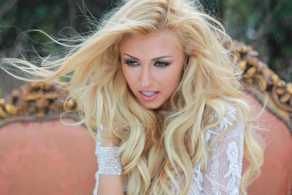 Primele imagini cu Ella, fetița Andreei Bălan: “O privesc încontinuu și încă nu-mi vine să cred că e a mea!”