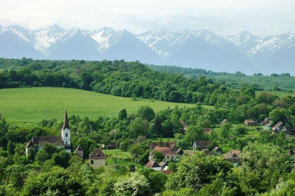 Este rupt din RAI şi din cale afară de liniştit: Cum arată satul din România în care o casă costă cât un salariu mediu (FOTO)