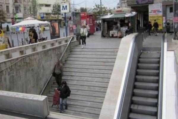 ACCIDENT groaznic în această dimineaţă la metrou: Un bărbat A MURIT după ce a căzut pe scări
