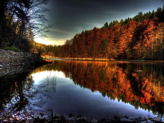 Povestea uneia dintre destinaţiile preferate ale regelui Ferdinand I: Buhui, cel mai vechi lac artificial din România (FOTO)