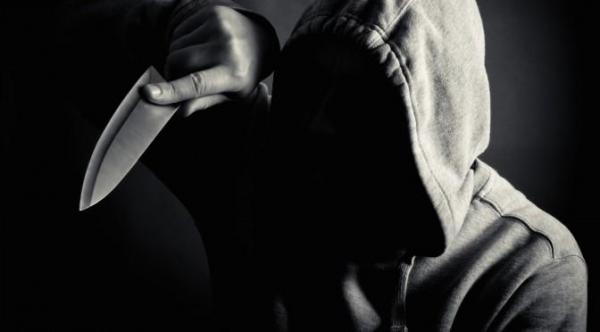 Este STARE DE ALERTĂ: ATAC SÂNGEROS în parc. Mai multe persoane au fost ÎNJUNGHIATE