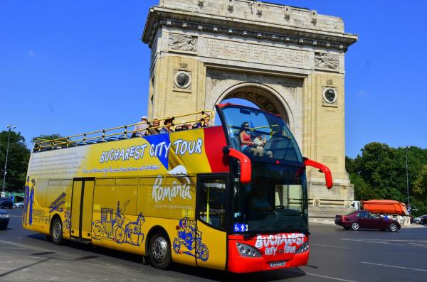 Linia "Bucharest City Tour" se suspendă joi. Câţi bani aduc Primăriei autobuzele turistice