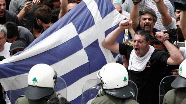 Proteste de amploare în Grecia. Oamenii au ajuns în pragul DISPERĂRII!