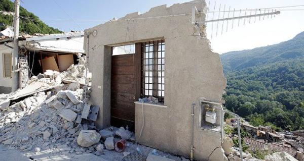 Imagini ÎNGROZITOARE surprinse după cel mai puternic cutremur din Italia, din ultimii 36 de ani: O crăpătură uriaşă a apărut într-un MUNTE (FOTO + VIDEO)