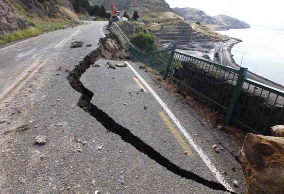 ALERTĂ! Cutremur de 7,8 grade pe scara Richter, urmat de un tsunami de cinci metri înălţime. Au fost anunţate primele decese