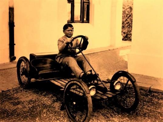 SUPERB! Imagini de COLECŢIE cu Regele Mihai din timpul copilăriei (GALERIE FOTO)