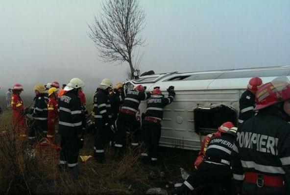 ACCIDENT GRAV pe DN2: 18 persoane au fost implicate în accidentul de azi dimineaţă, trei au murit, 15 au fost transportate la spital