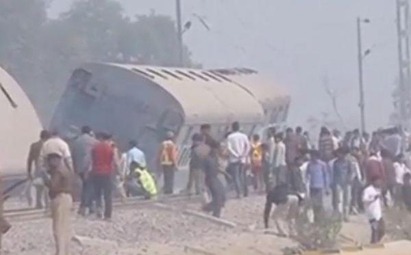 TRAGEDIE FEROVIARĂ în India: Cel puţin 95 de persoane au murit şi peste 150 au fost rănite într-un accident (VIDEO)