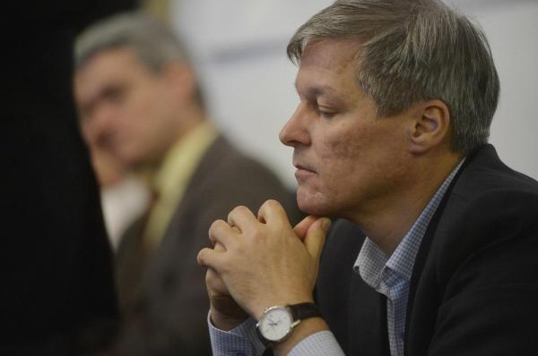 Premierul Dacian Cioloş, acuzat de liberali că ar fi principalul vinovat pentru dezastrul PNL-ului în alegeri (surse)