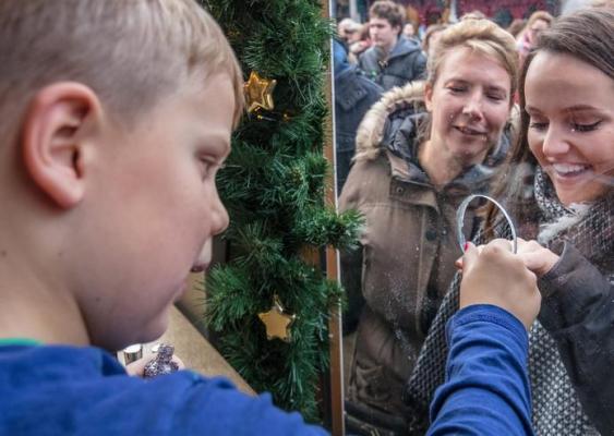 VIDEO&FOTO Un băieţel bolnav de cancer a strâns peste UN MILION de euro, cu ajutorul ojei