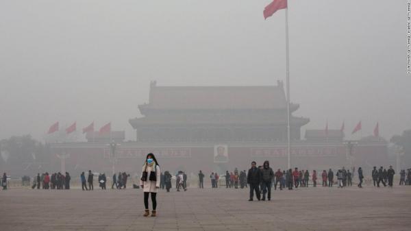 COD PORTOCALIU la Beijing! Capitala chineză, PARALIZATĂ timp de trei zile din cauza unui nou val de smog (VIDEO)